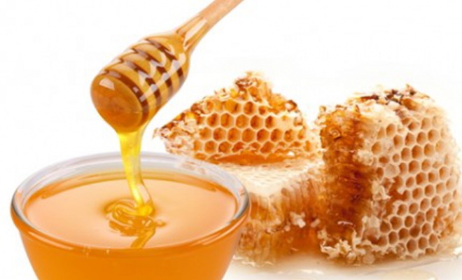 honey is a powerful aphrodisiac. Its consumption stimulates the hormone of sexual desire; in fact, the "honeymoon" is related to ancient traditions in which the bride and groom after the wedding took this food to improve sexual experiences.