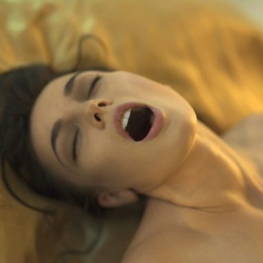 Women who fake orgasm like a mechanical machine. Is She Faking?